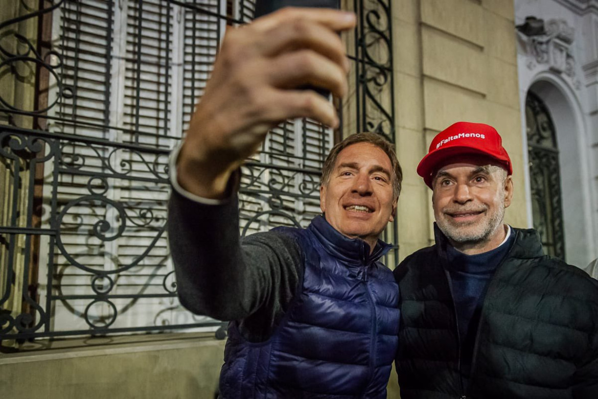 Diego Santilli junto a Horacio Rodríguez Larreta. Foto: Twitter @horaciorlarreta.