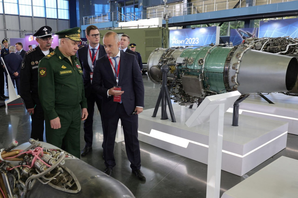 Foro Army 2023 en Rusia. Shoigú y otros militares. Foto: Reuters.