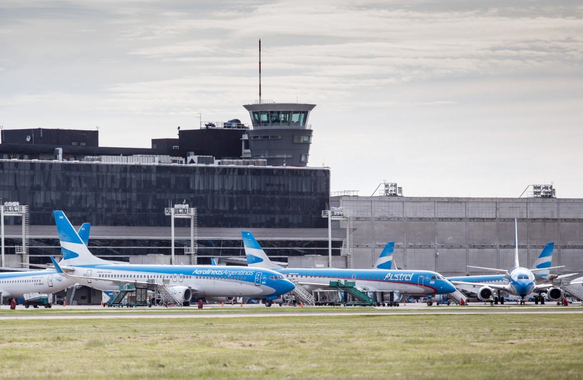 Aviones argentinos en el aeropuerto de Ezeiza. Foto: NA.