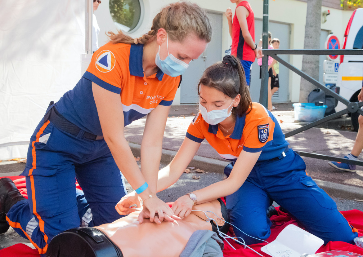 La reanimación cardiopulmonar (RCP) es una maniobra de emergencia que consiste en aplicar presión rítmica sobre el pecho de una persona que haya sufrido un paro. Foto Unsplash.