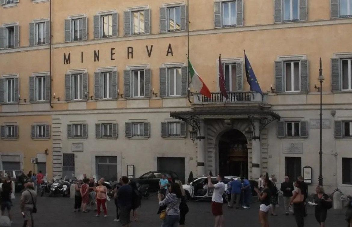 Hotel Minerva donde se alojó San Martín en Roma. Foto: Instagram @dehistoriasomos