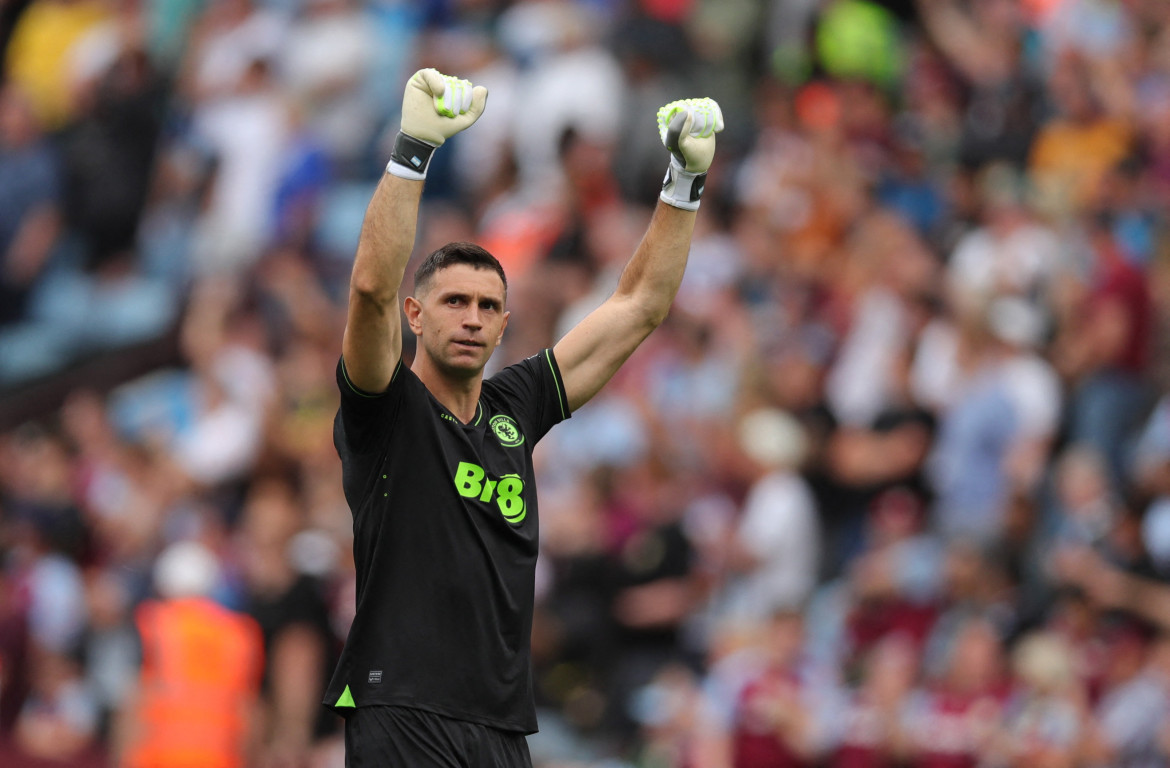 El "Dibu" Martínez mantuvo su valla en cero ante Everton. Foto: Reuters.