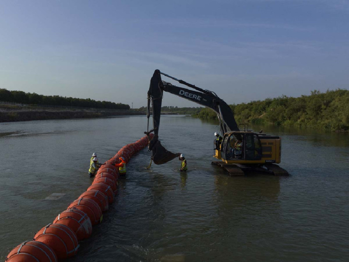 Boyas ubicadas en el río Bravo por el gobierno de Texas. Foto: Reuters