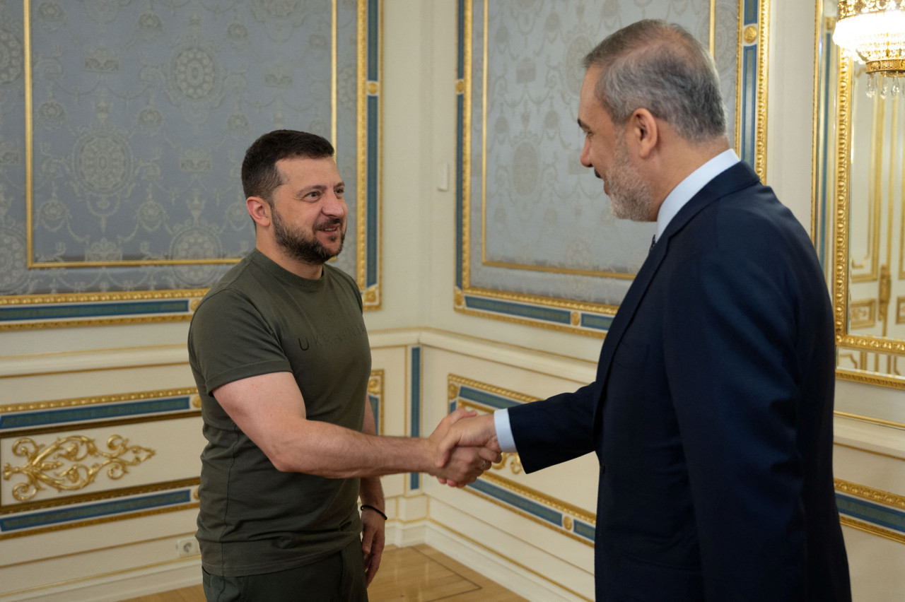 Volodimir Zelenski, se reunió con el ministro de Asuntos Exteriores turco, Hakan Fidan. Foto: Reuters.