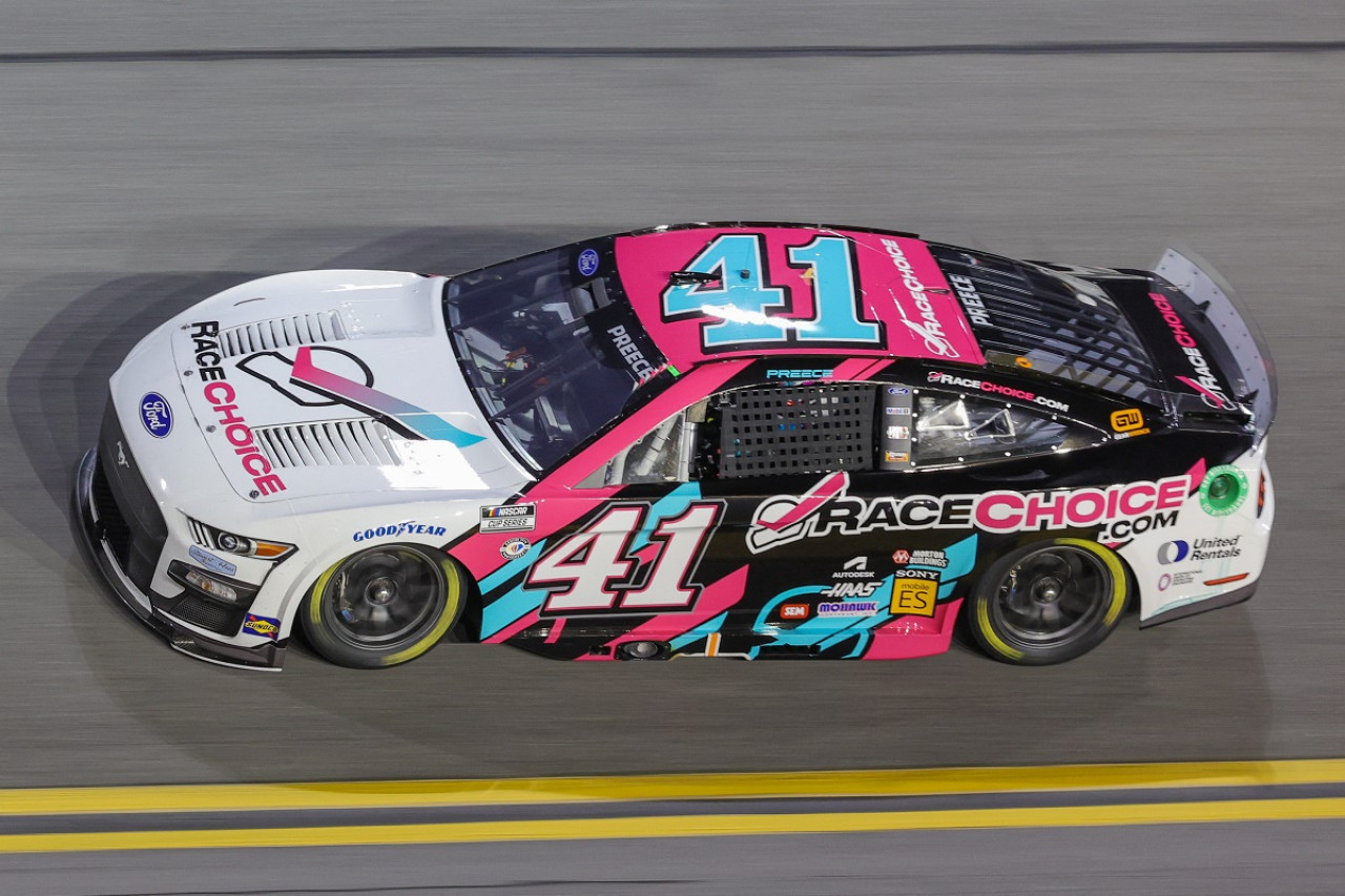 El auto número 41 de Ryan Preece. Foto: Reuters.