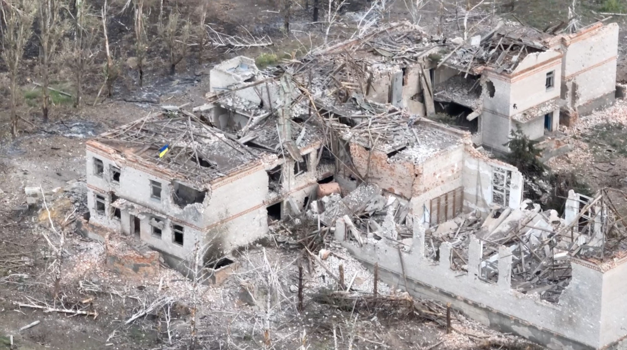 Edificio destrozado en Robotyne, donde murió una mujer de 39 años. Foto: Reuters.