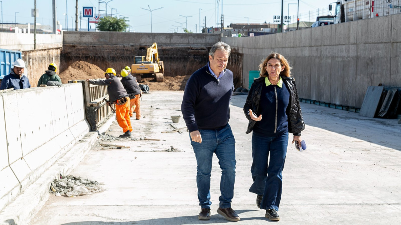 Mariano Cascallares recorrió el Viaducto de Ruta 4 y la Rotonda Los Pinos en Burzaco. Foto: Twitter.