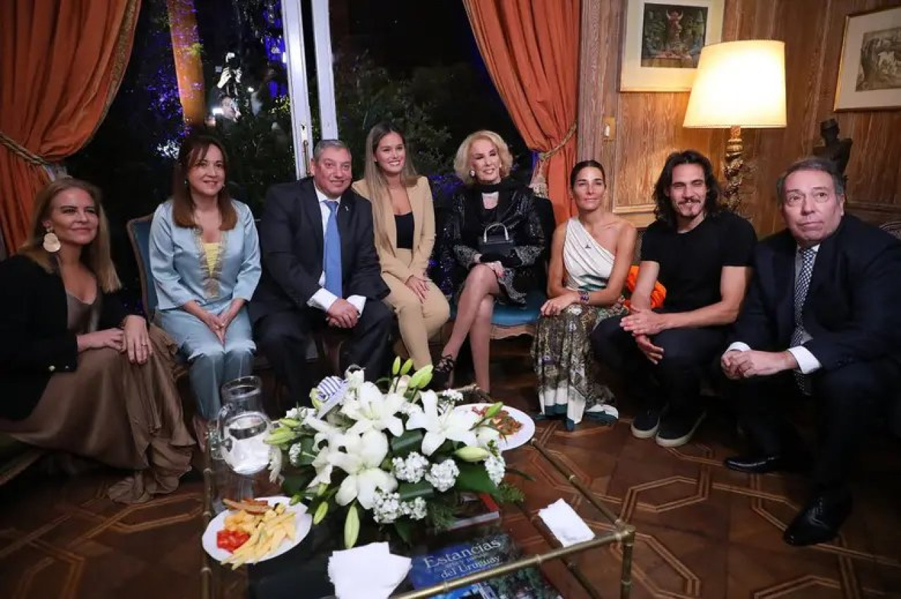 El evento que compartieron Edinson Cavani y Juana Viale. Foto: Twitter.