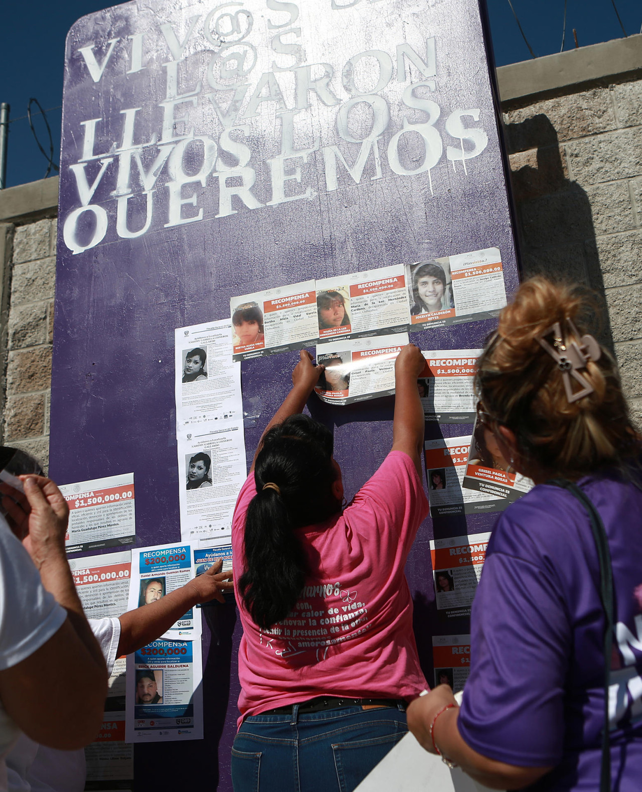 "Vivos se los llevaron, vivos los queremos". Foto: EFE