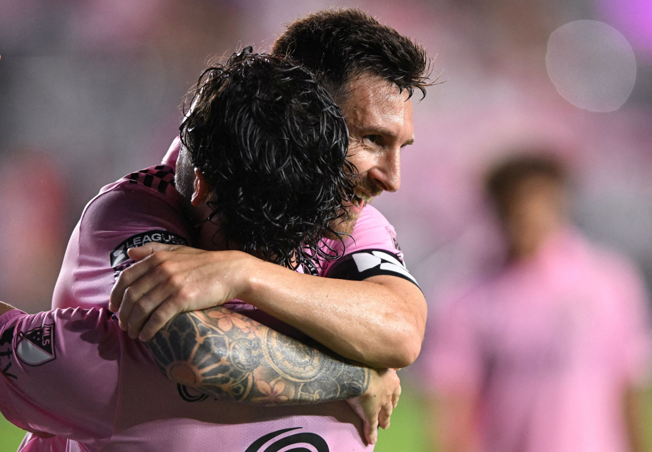 Lionel Messi y Leonardo Campana en el Inter Miami. Foto: REUTERS.