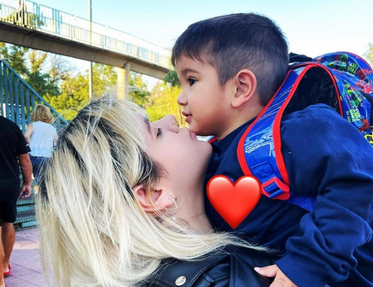 Morena Rial junto a su hijo Francesco. Foto: Instagram @moreerial.