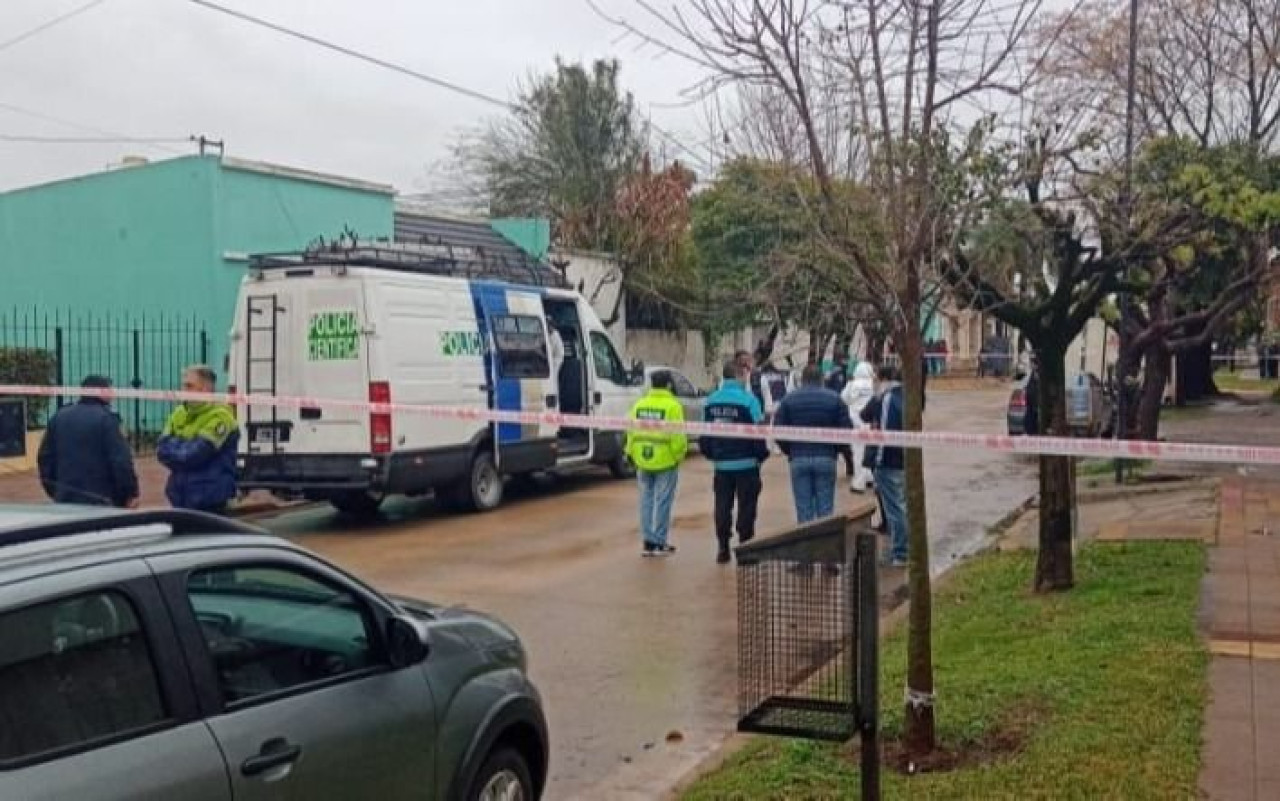 La vivienda presentaba signos de violencia. Foto: NA.