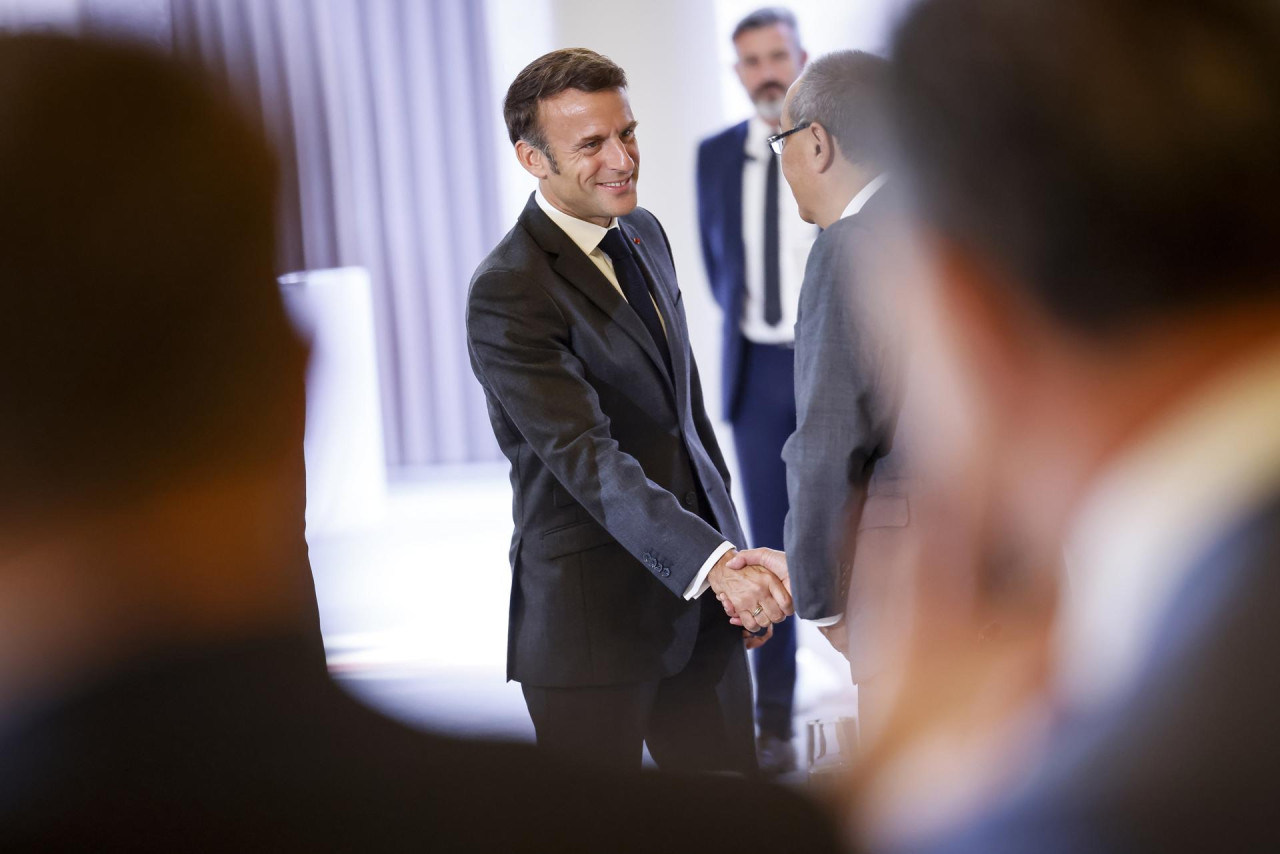 Emmanuel Macron propone un referéndum para solucionar problemas de inmigrantes. Foto: EFE.