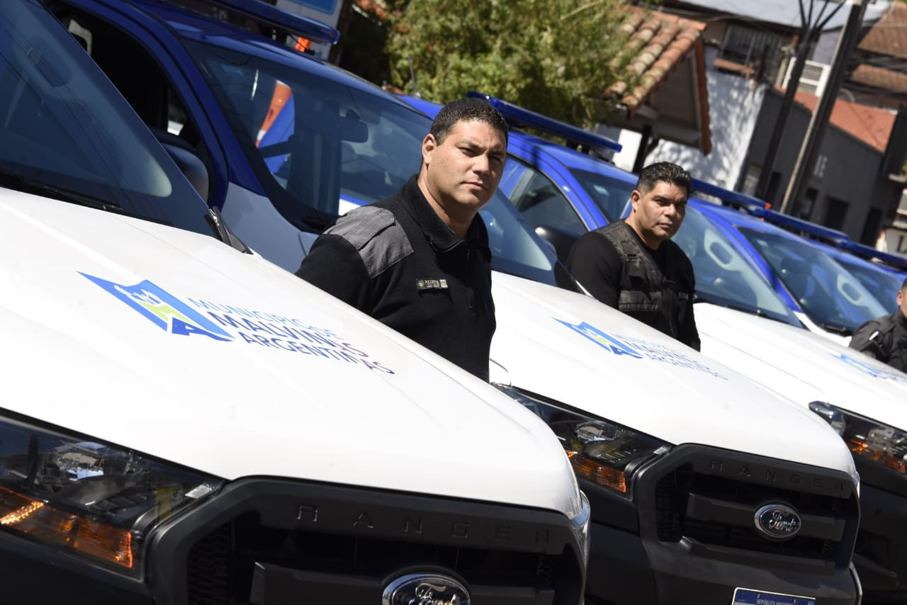 Noe Correa y Leo Nardini, hicieron entrega de nuevos móviles y nuevas motos, destinados a la patrulla de “Protección Ciudadana”. Foto: Prensa.