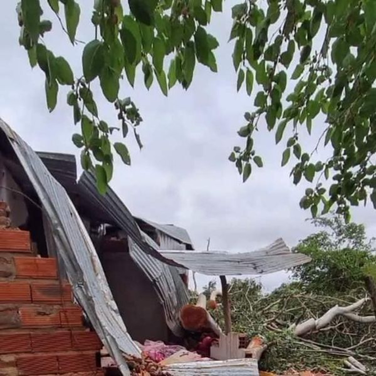 Los daños en la casa donde falleció la joven. Foto: Facebook