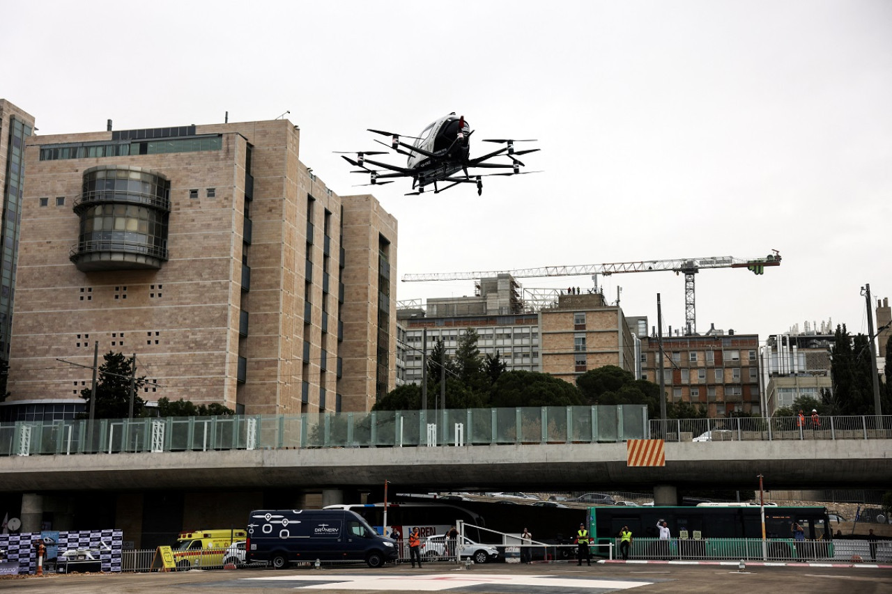 El taxi aéreo funciona con electricidad y tiene capacidad para dos personas. Foto: Reuters.