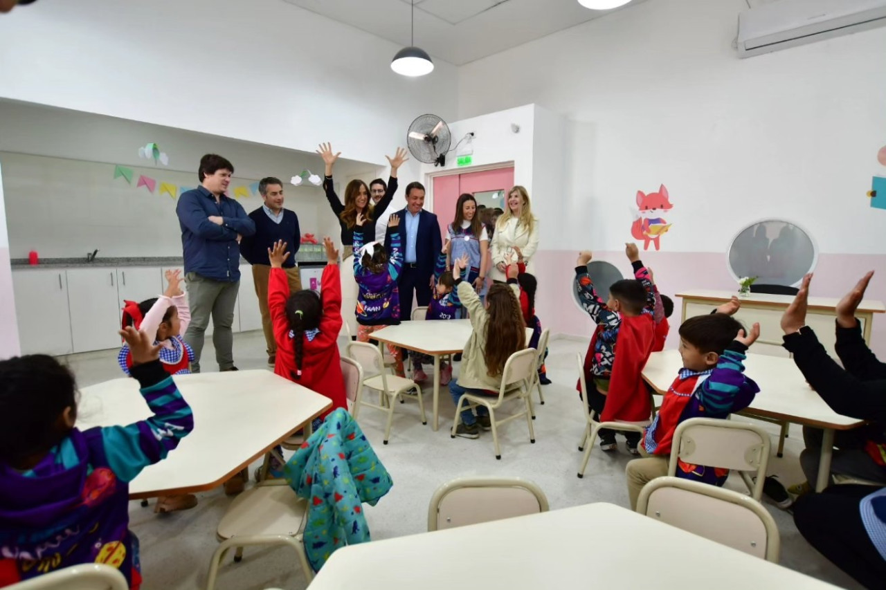 Andrés Watson y Victoria Tolosa Paz inauguraron el nuevo edificio del Jardín Municipal N°5. Foto: @Andreswatsonok