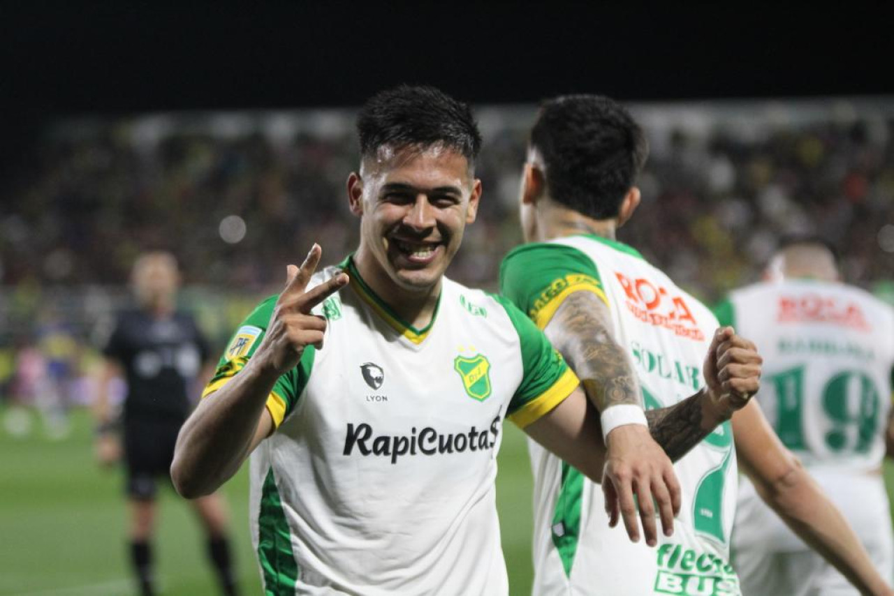 "Uvita" Fernández abrió el marcador en Florencio Varela. Foto: X @ClubDefensayJus.