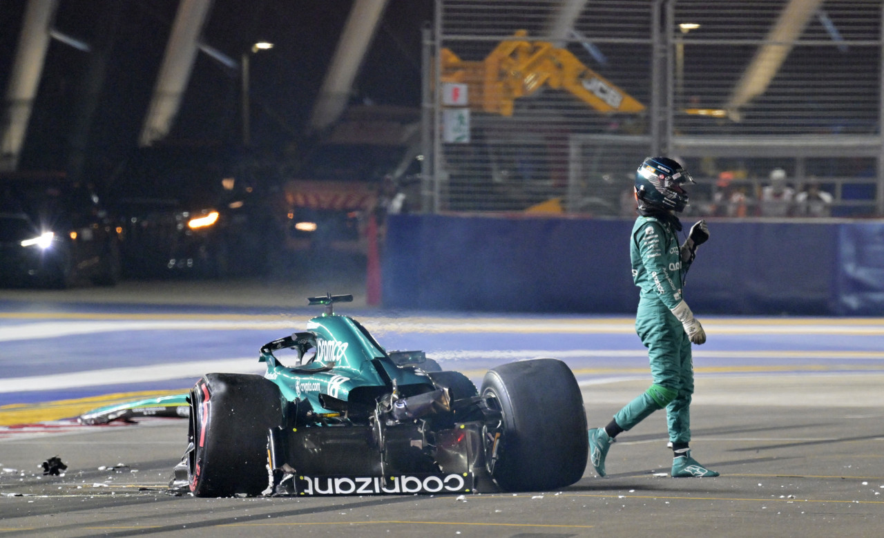 Lance Stroll pudo retirarse del auto por sus propios medios. Foto: Reuters.