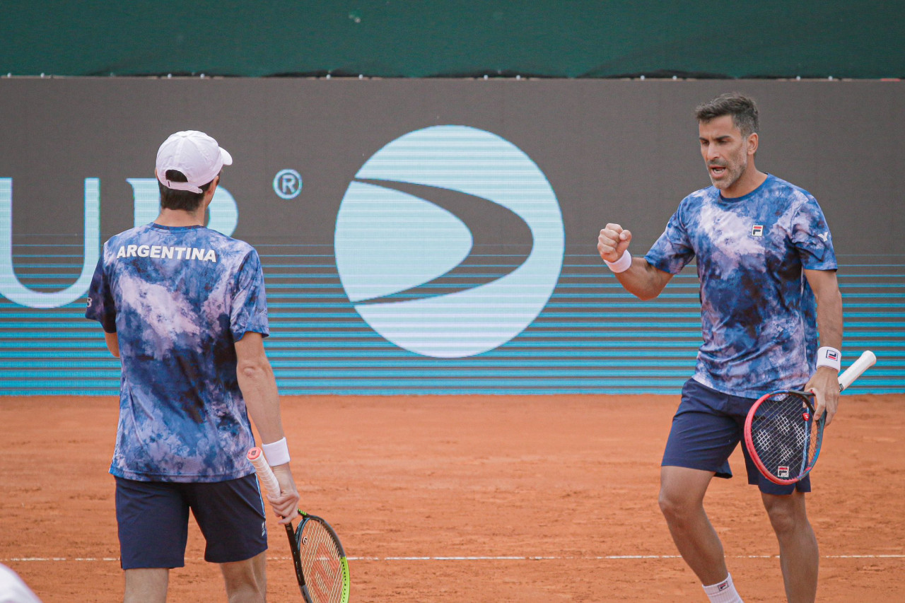 Andrés Molteni y Máximo González vencieron a Tadas Babalis y Edas Butvilas 6-4 y 6-3. Foto: NA.