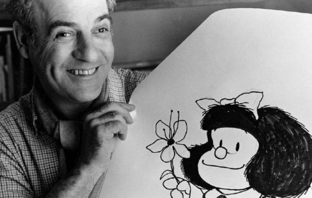 Mafalda junto a su padre artístico, Quino. Foto: Argentina.gob