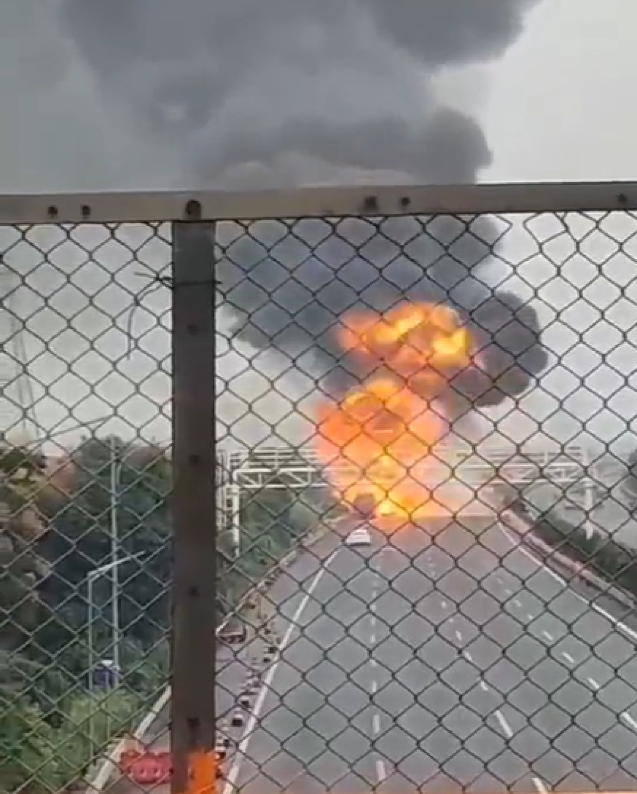 El humo se pudo ver rápidamente. Foto: Twitter @AlertaMundial2