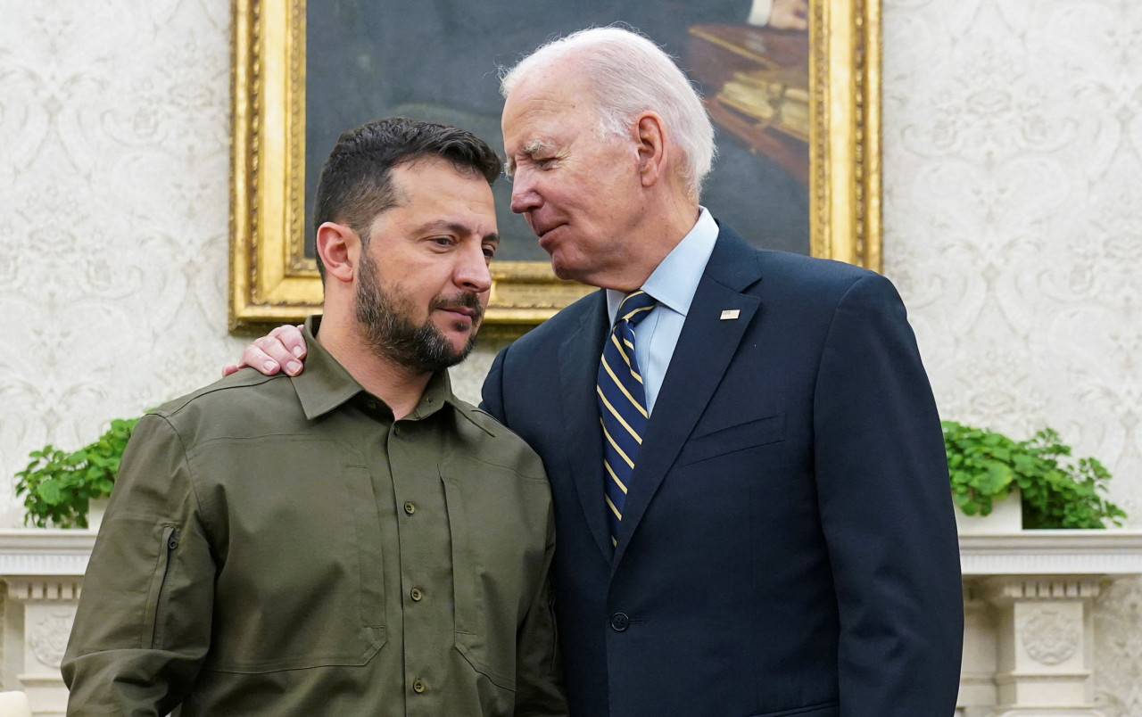 Zelenski traslada a Biden la necesidad de fortalecer las defensas aéreas de Ucrania. Foto: Reuters