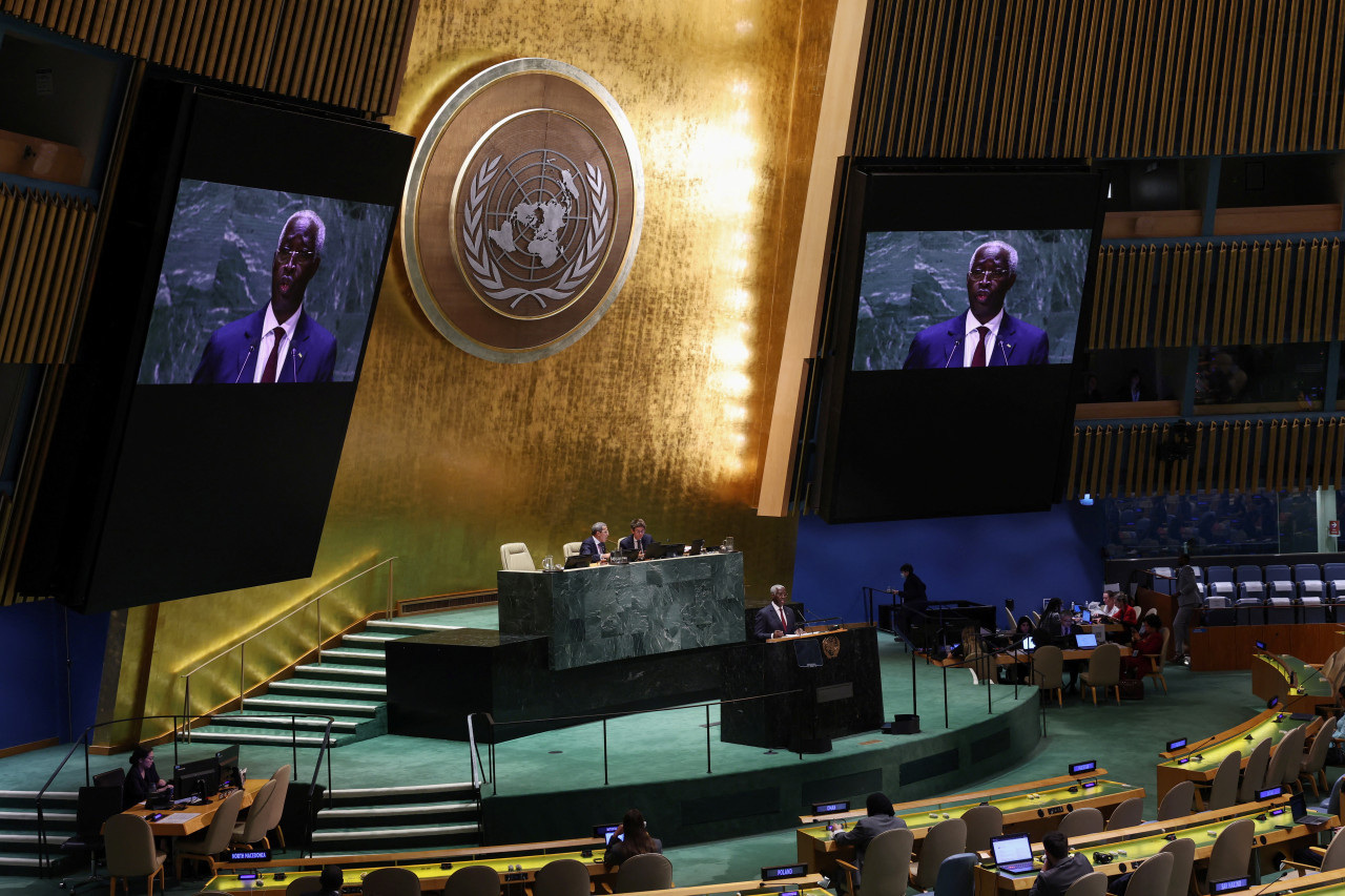 Raymond Ndong Sima, primer ministro del gobierno golpista de Gabón. Foto: Reuters.