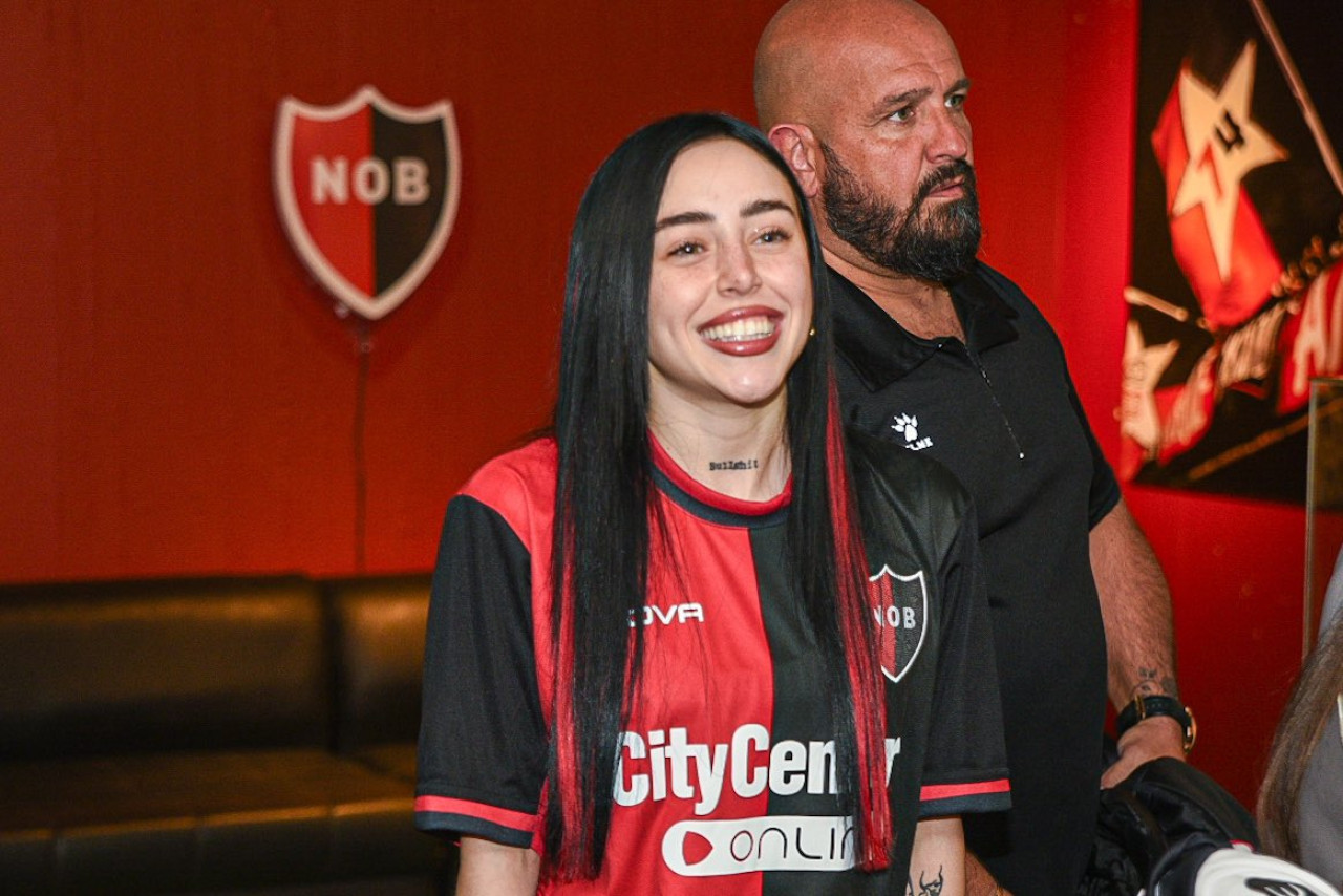 Nicki Nicole fue a ver a Newells Old Boys. Foto: X @Newells.