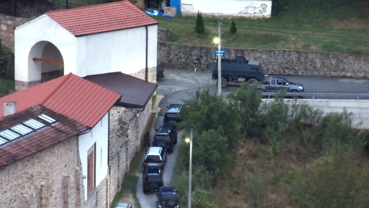 Tiroteo en monasterio de Kosovo. Foto: Reuters.