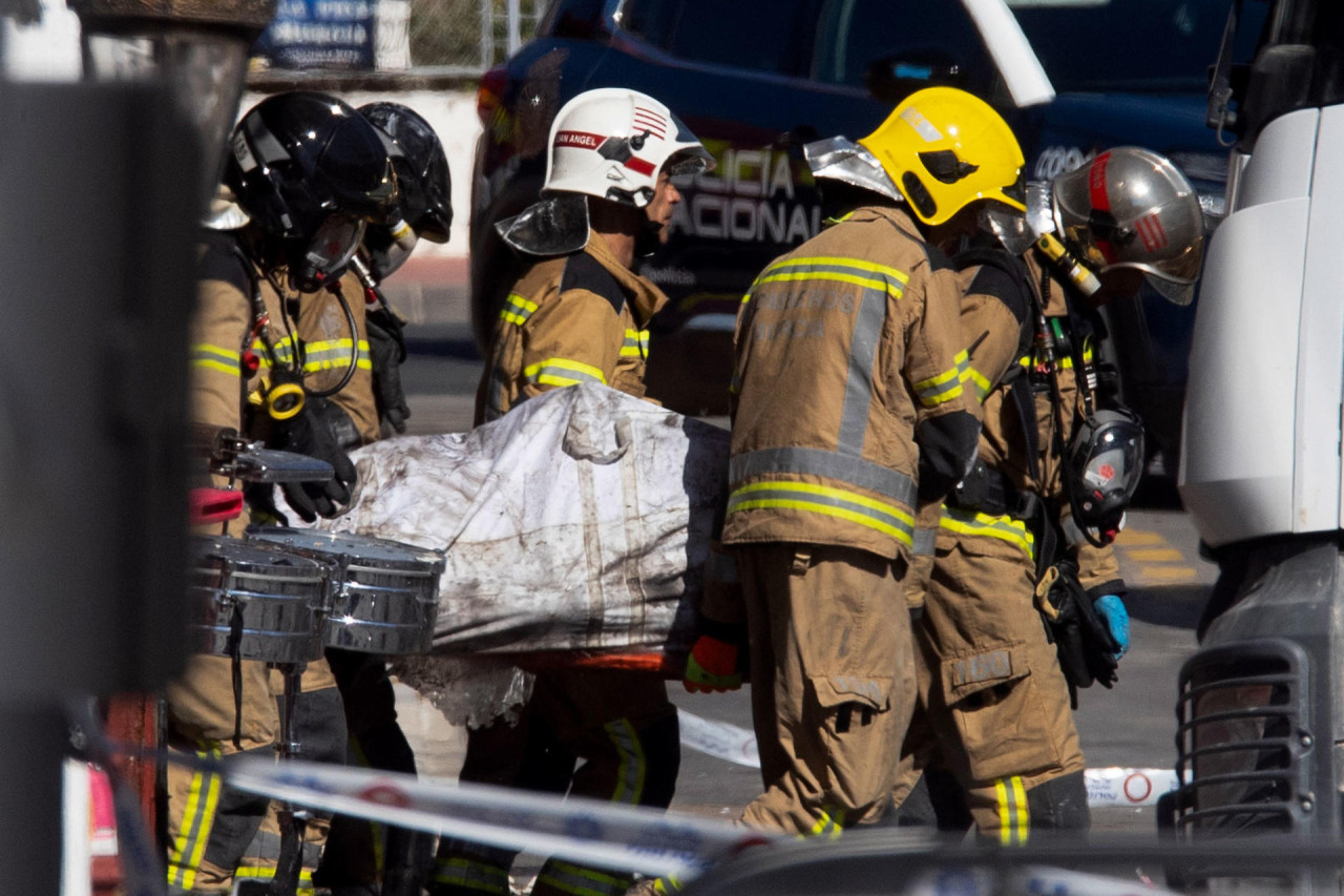 Conmoción en España: muertos y heridos tras incendio en una zona de discotecas en Murcia. EFE