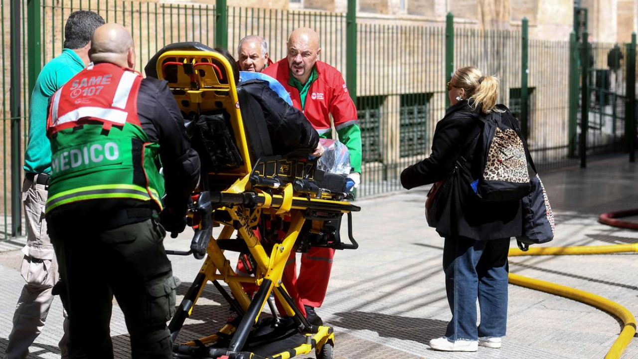 Evacuación en la UBA de Odontología. Foto: Télam.