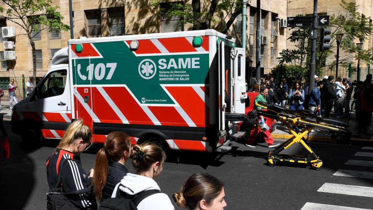 Evacuación en la UBA de Odontología. Foto: Télam.