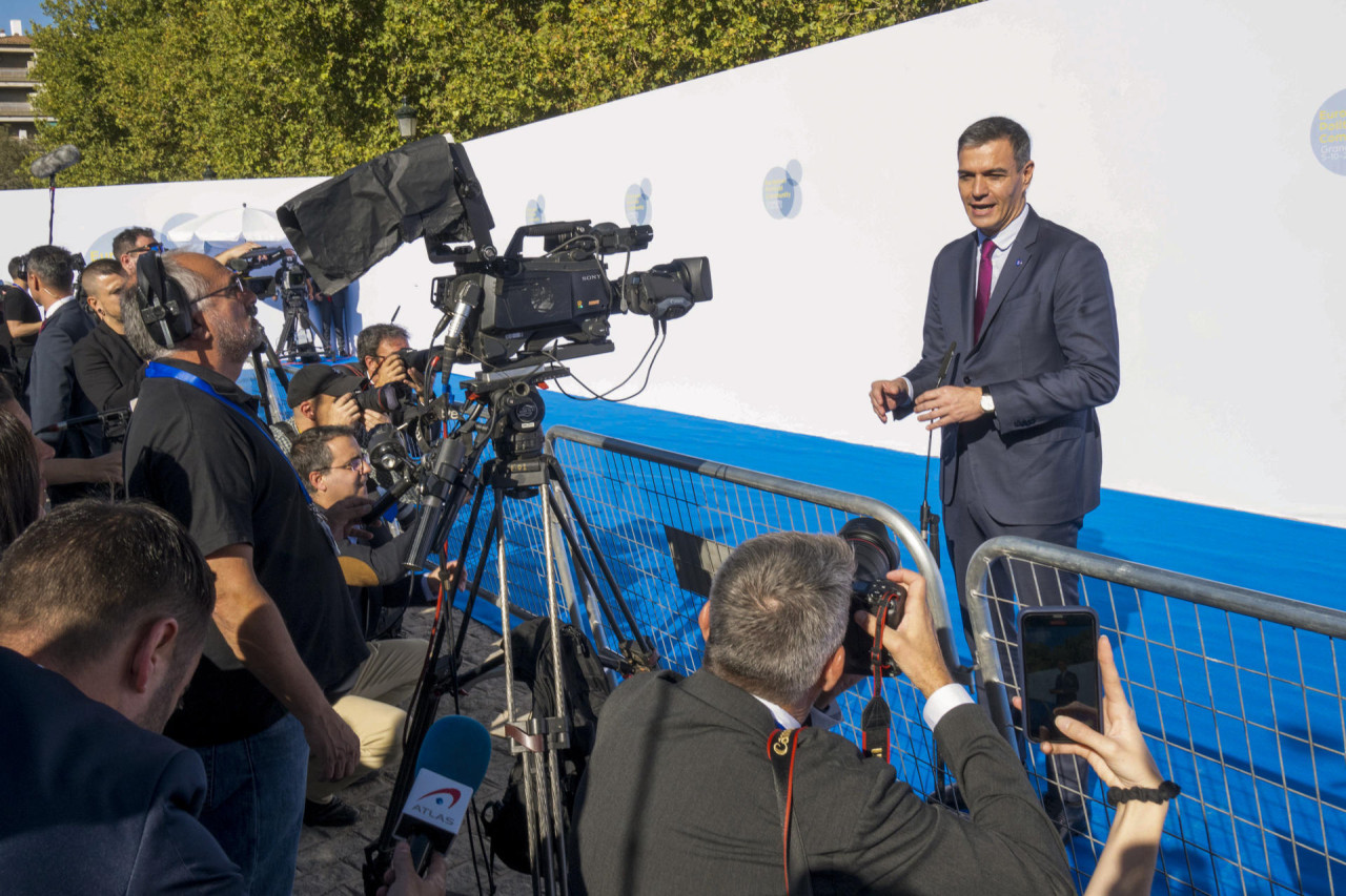 Pedro Sánchez en la previa de la cumbre de la Comunidad Política Europea. Foto: EFE.