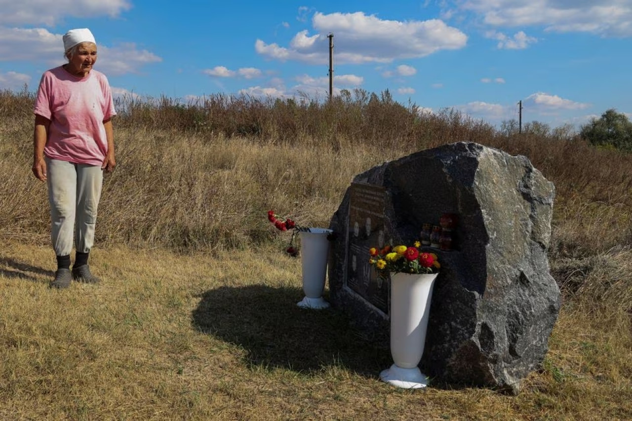 Vira Chernukha, de 76 años, la única habitante de Dementiivka. Foto: Reuters.