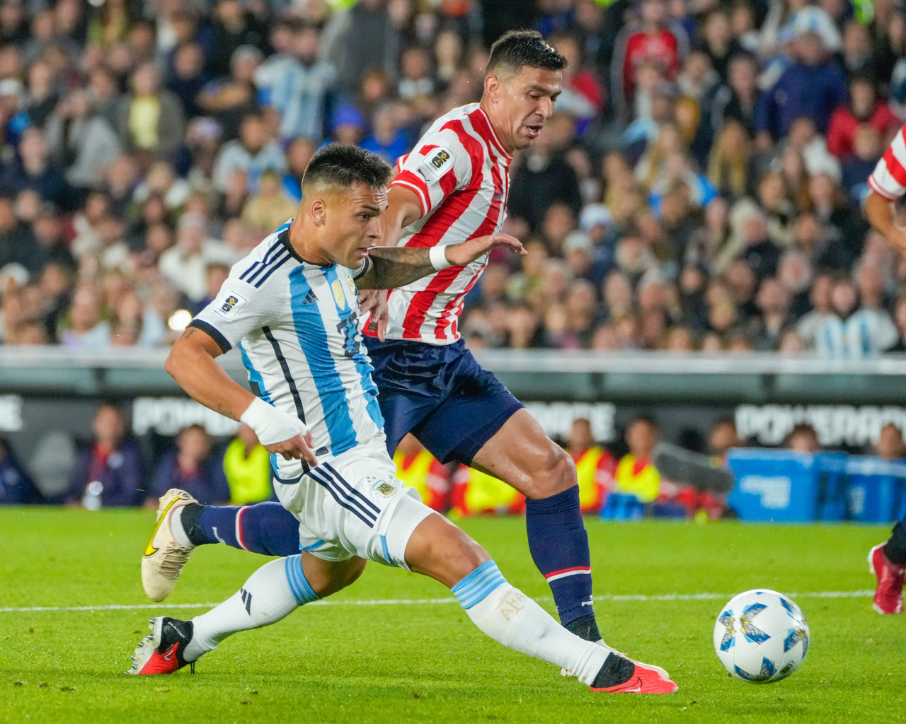 Lautaro Martínez vs. Paraguay. Foto: X @Argentina.