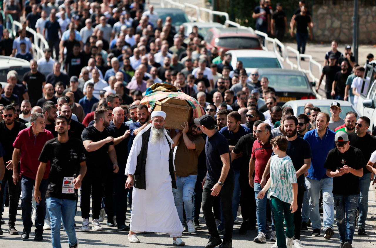 Funeral en aldea árabe en Israel, tras los ataques del Hamas. Foto: Reuters.