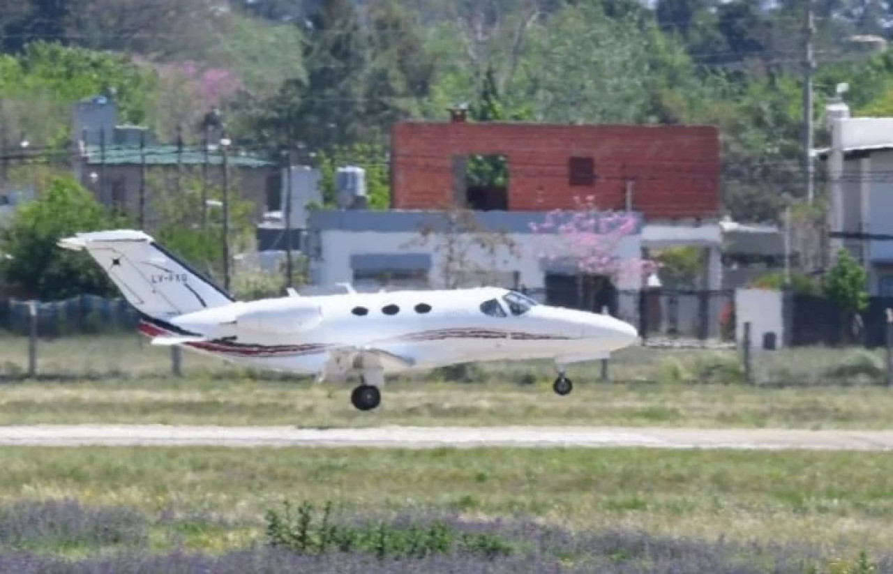 Lionel Messi tomó un vuelo privado rumbo a Rosario. Foto: X @MauroYasprizza.