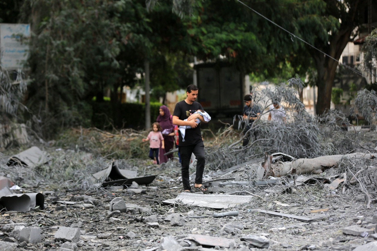 Habitantes de Gaza se desplazan al sur del enclave. Foto: X @UNRWAes.