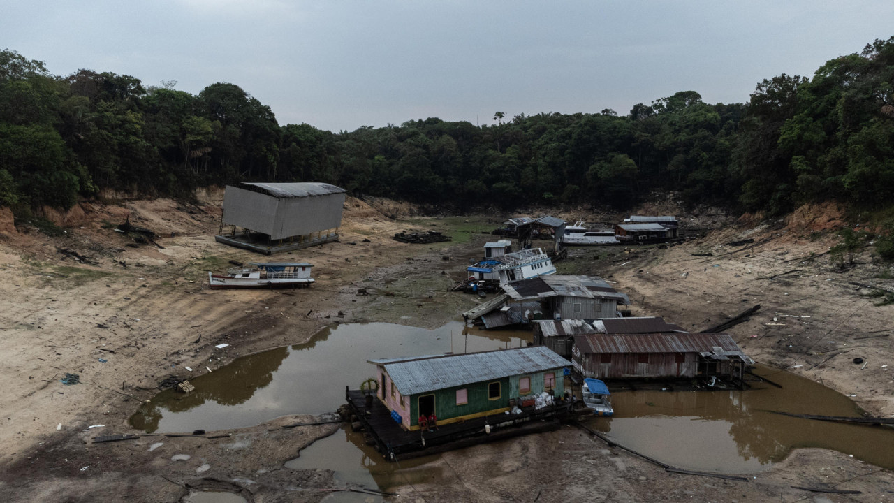 La superficie de agua en la principal zona de la Amazonía brasileña cae al menor nivel en 5 años. EFE