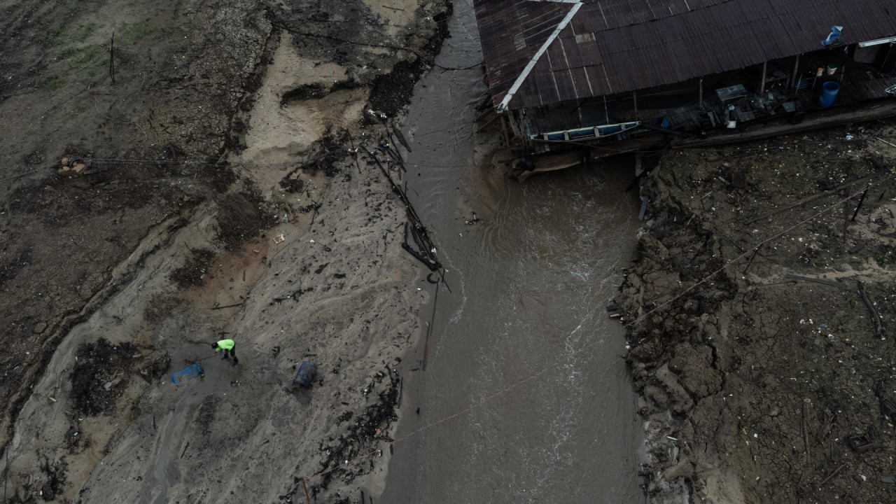 La superficie de agua en la principal zona de la Amazonía brasileña cae al menor nivel en 5 años. EFE