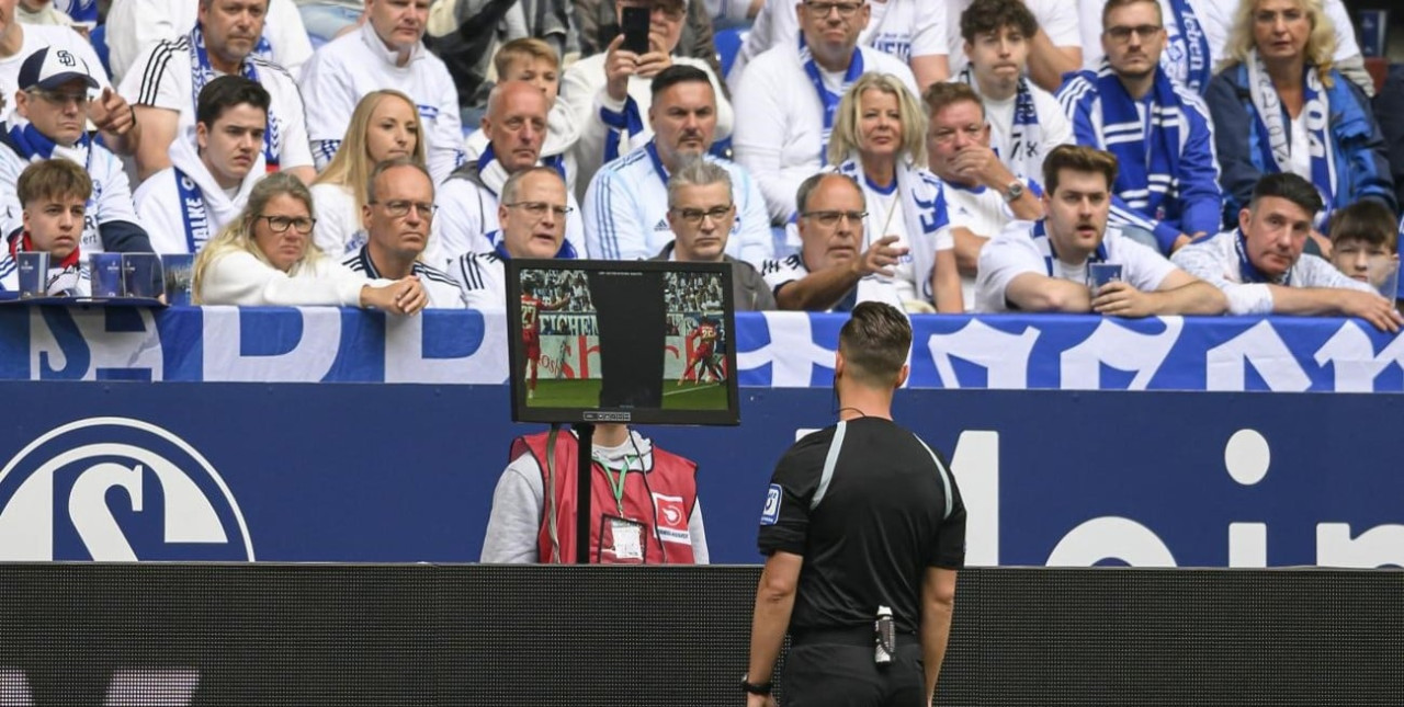 VAR, fútbol. Foto: Reuters