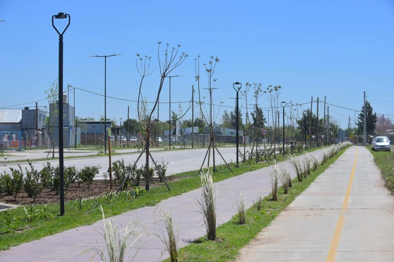 Recorrida por la nueva Av. Héroes de Malvinas en Pablo Nogués. Foto: Prensa.