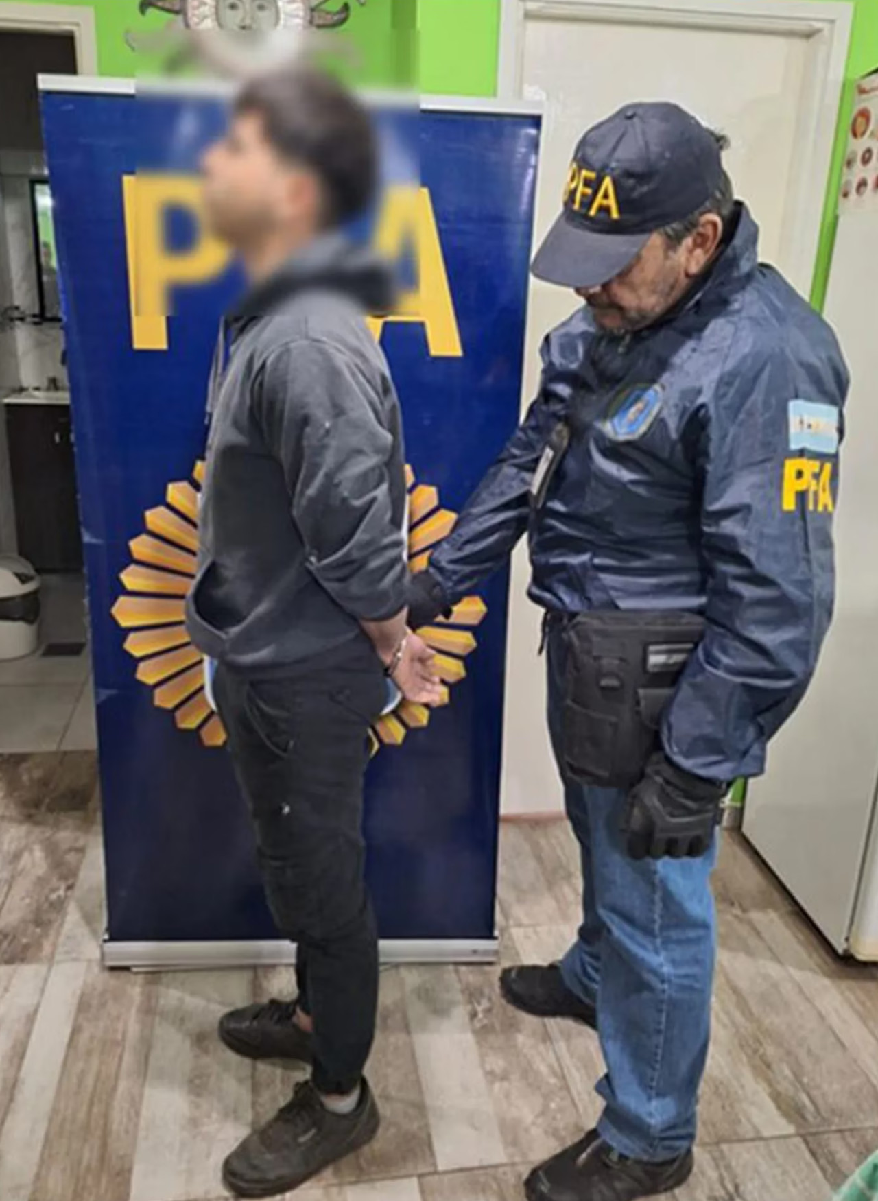 El sospechoso fue detenido por la policía. Foto: PFA.