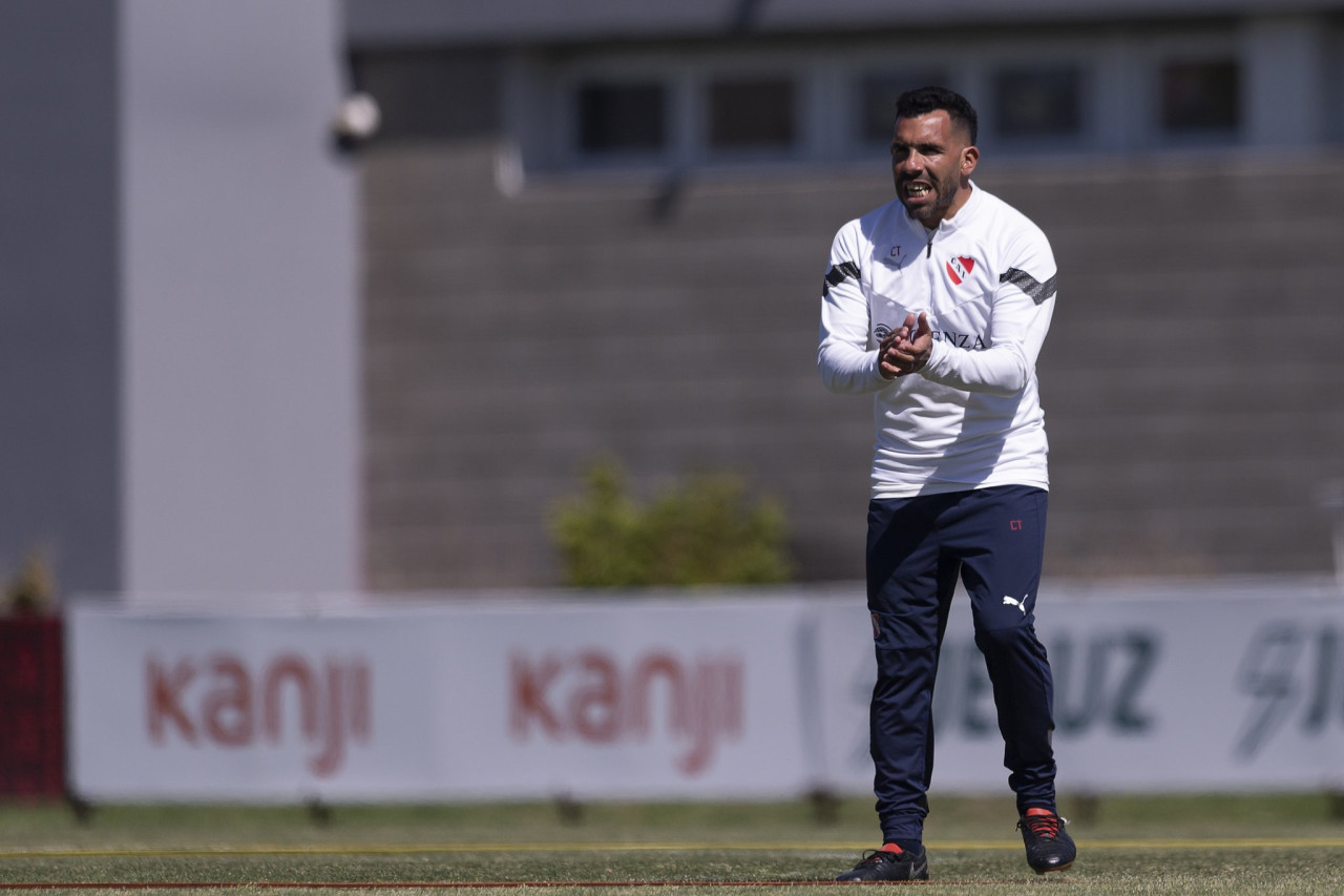 Carlos Tevez; entrenador de Independiente. Foto: X @Independiente.