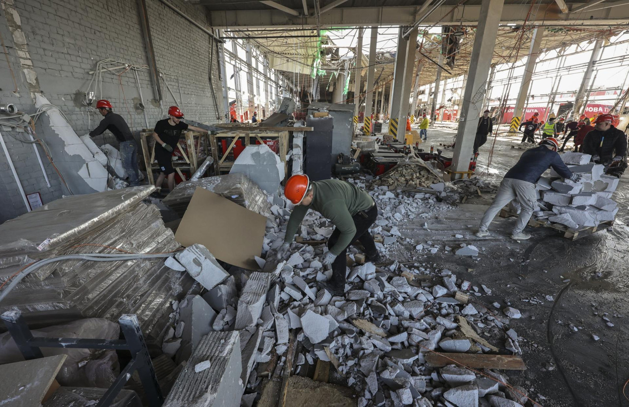 Zona destruida e Ucrania por la guerra. Foto: EFE.