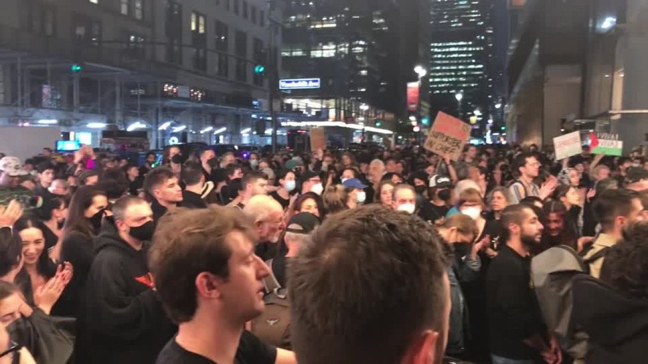 Manifestantes judíos en Grand Central de New York en protesta a favor de Palestina. Foto: Reuters.