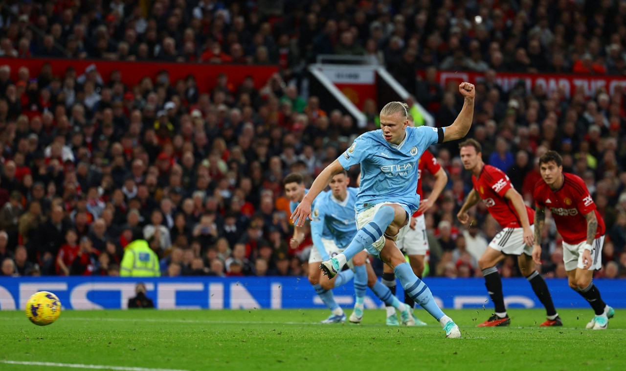 Erling Haaland convirtió un doblete en el derbi de Manchester. Foto: Reuters.