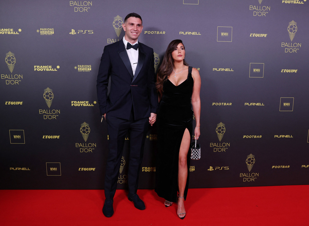 Dibu Martínez y su esposa Mandinha; Balón de Oro 2023. Foto: Reuters