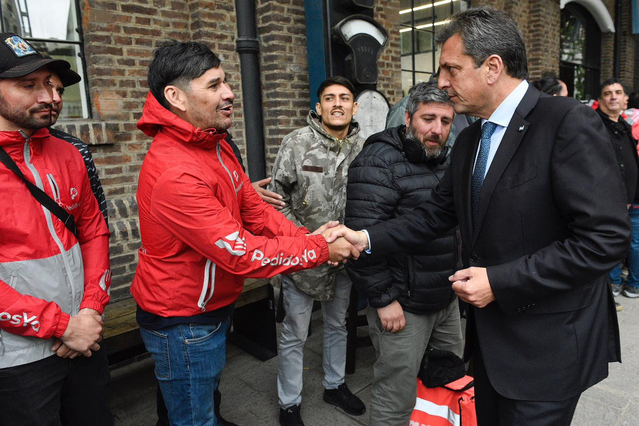 Sergio Massa se reunión con trabajadores de plataformas de delivery